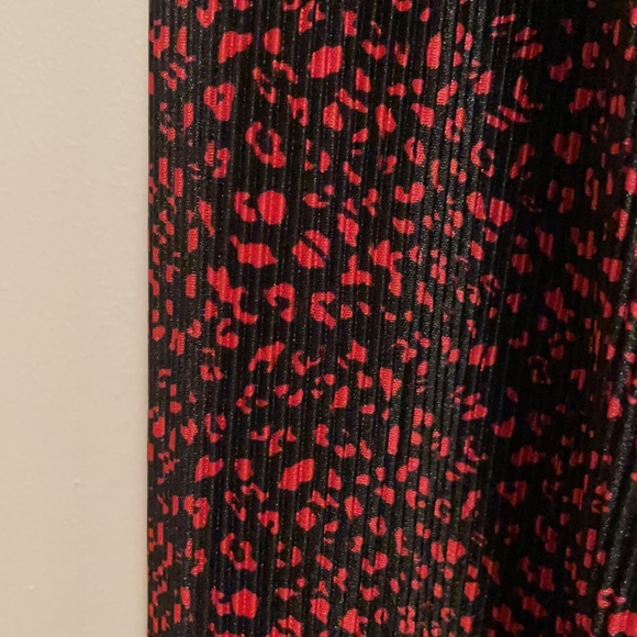 Zara Black and Red Cheetah Pleated Top - Picture 4 of 4